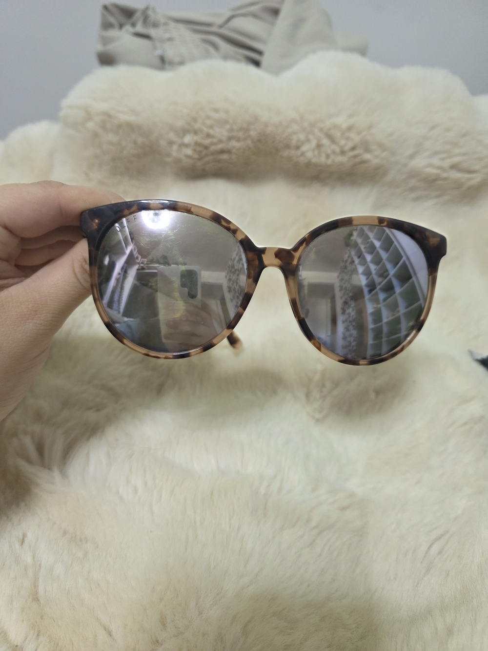 Classic Tortoiseshell Round Women's Sunglasses - Brown